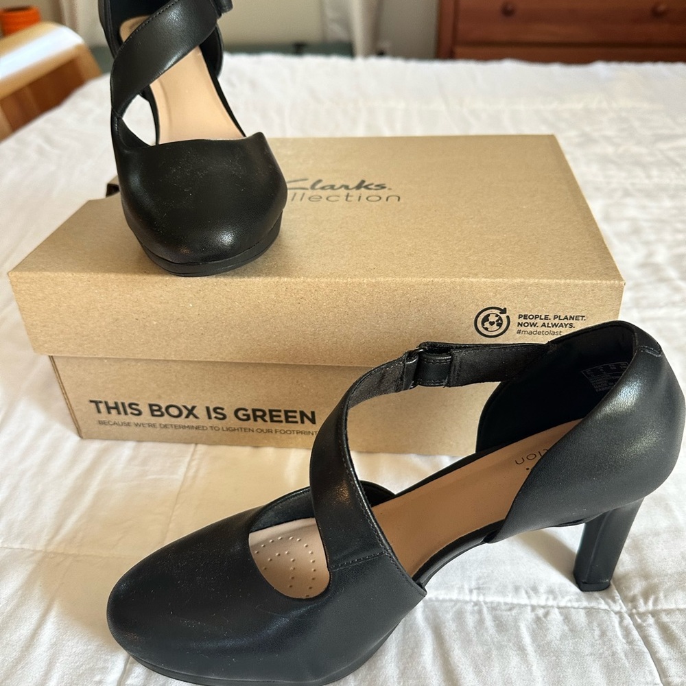 Comfortable stylish leather Clark’s pumps Adjustable straps keep heels in place
